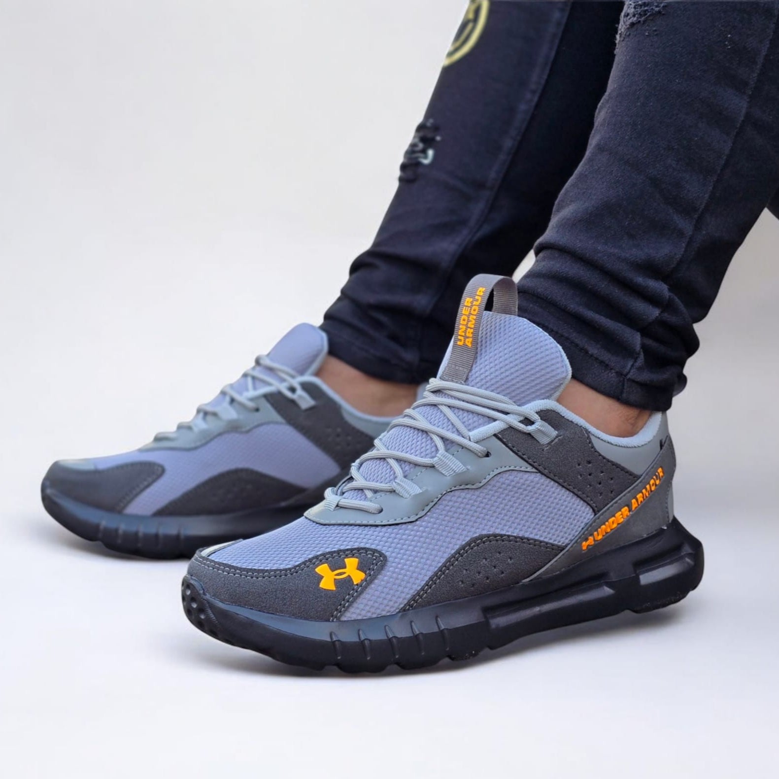 Zapatos Under Armour +Regalo de 3 Pares de Medias