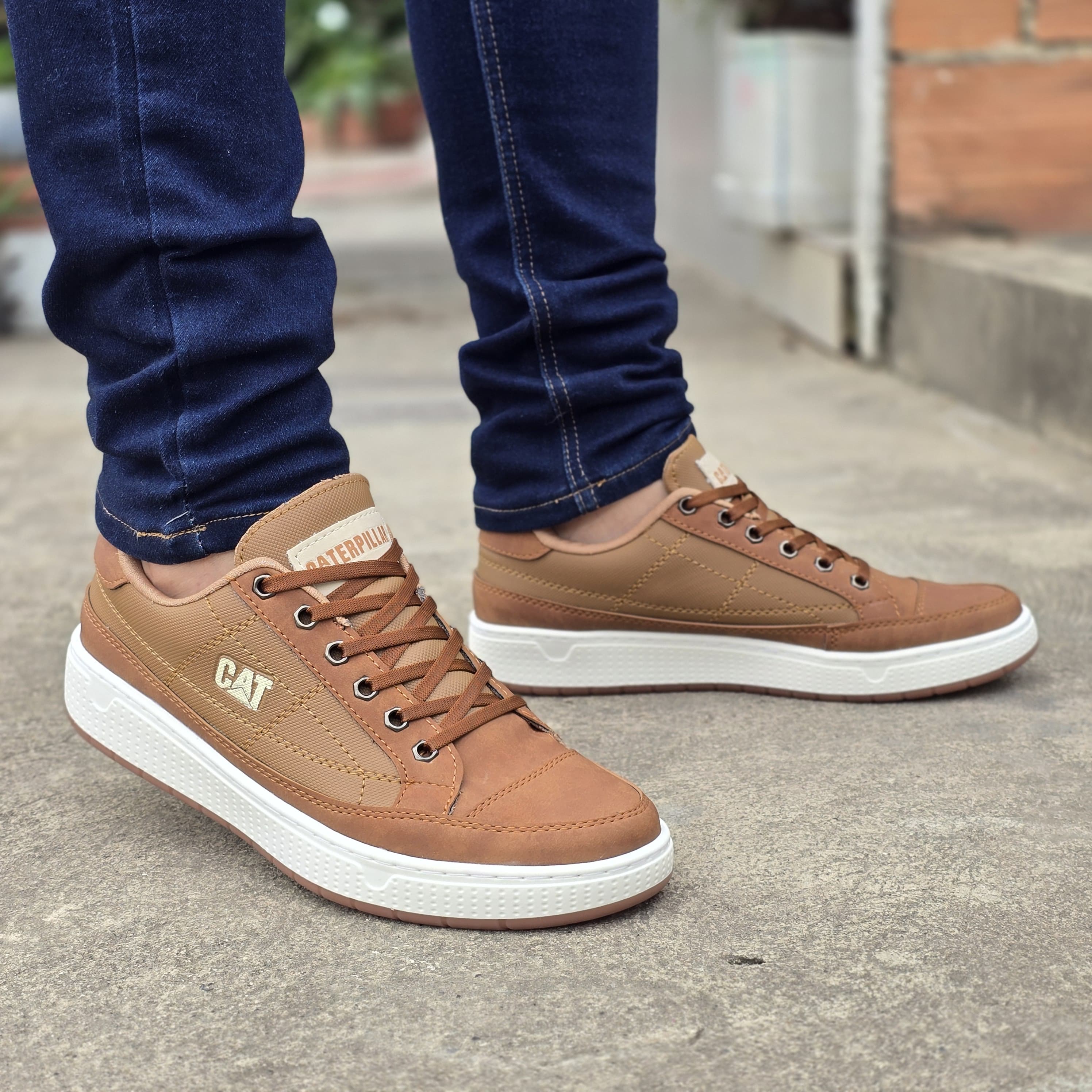 TENIS CASUAL CAT 100% COSIDO